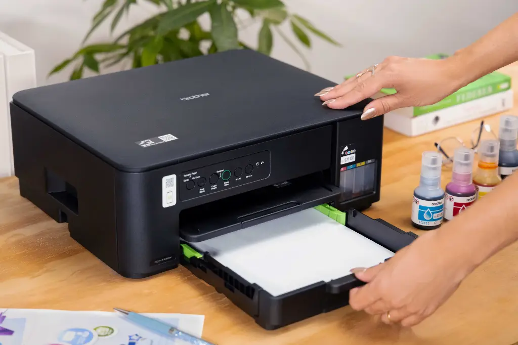 🖨️ BROTHER DCP-T430W – IMPRIMANTE TOUT-EN-UN – RÉSERVOIRS D’ENCRE RECHARGEABLES – WIFI + USB